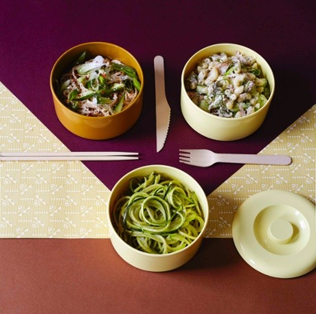 Macaroni with smoked mackerel, dill, spring onions and sour cream