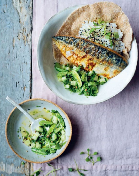 Mackerel fillet with cucumber and melon salad and spelt flatbread