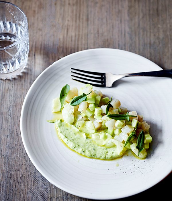 Mackerel tartare, pickled cucumber and crème fraîche