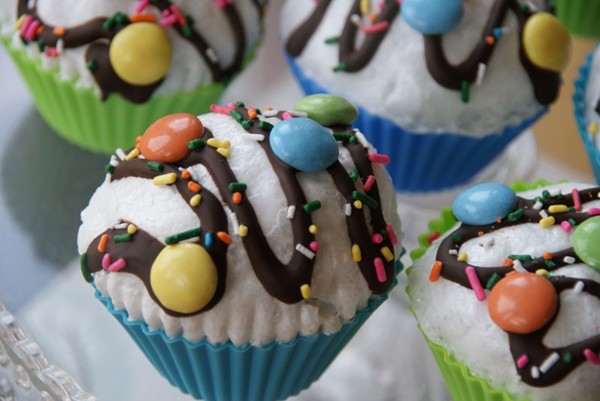 Magic microwave meringues