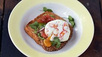 Magic poached egg, smashed avo & seeded toast