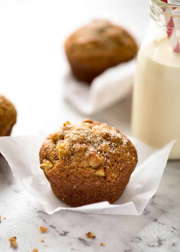 Magic stay-moist apple muffins
