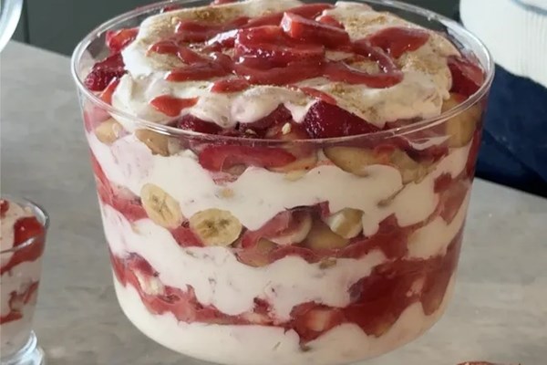 Magnolia Bakery's strawberry shortcake banana pudding
