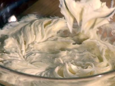 Magnolia's vanilla cupcake (with vanilla buttercream)