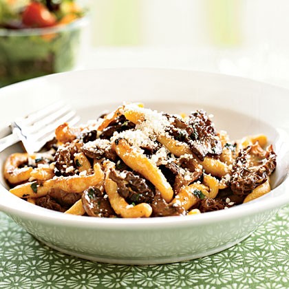 Makaruni pasta with morel mushroom sauce