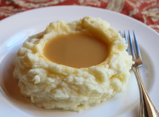Make-ahead turkey wing gravy