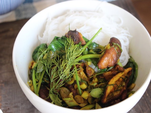 Make-ahead turmeric mushroom stir-fry with herbs and vermicelli
