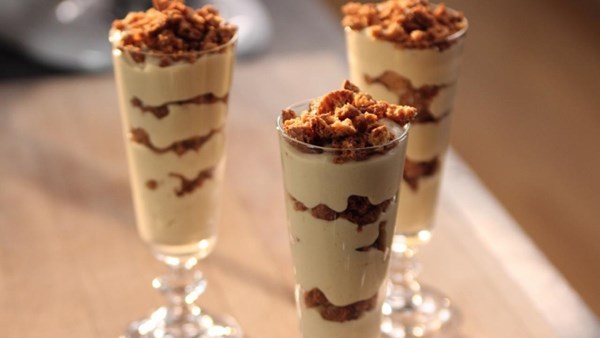 Make-ahead zabaglione with amaretti