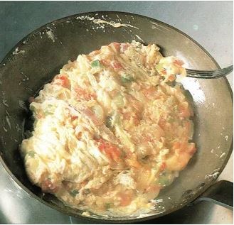 Making a flat omelet