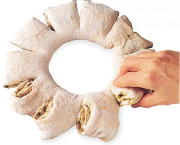 Making a flavoured bread ring