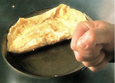 Making a folded omelet