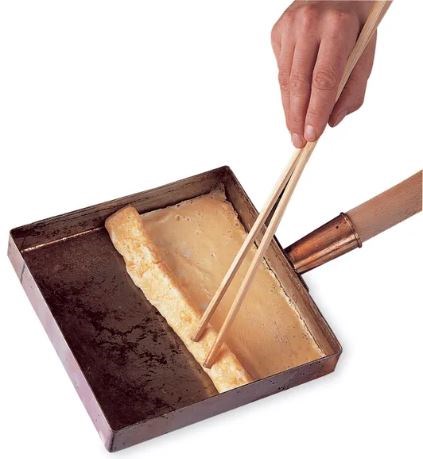 Making a Japanese omelette