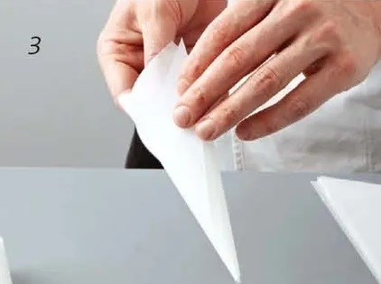 Making a paper cornet