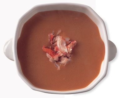 Making a puréed fish soup with crabs