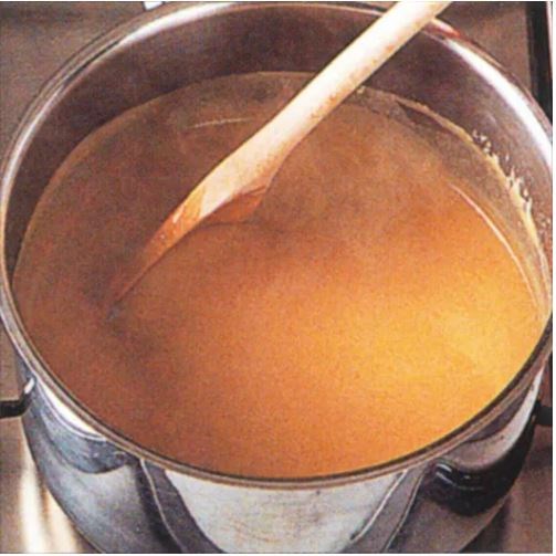 Making a velouté sauce