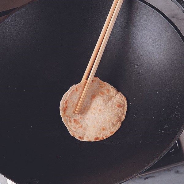 Making Chinese pancakes
