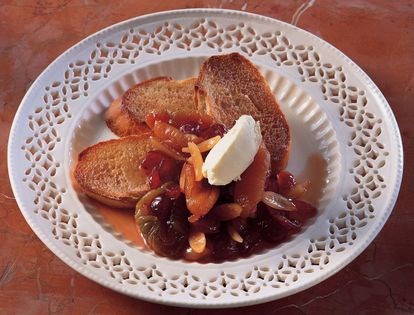 Making dried fruit compote