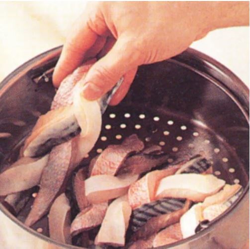 Making fish plaits