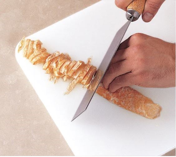 Making omelette shreds