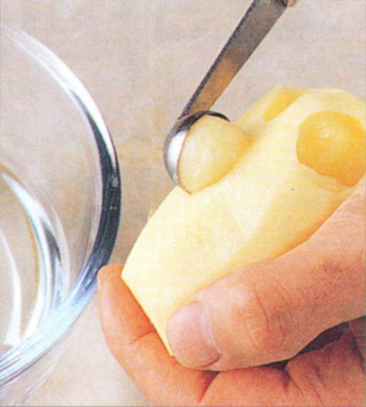 Making pommes Parisiennes