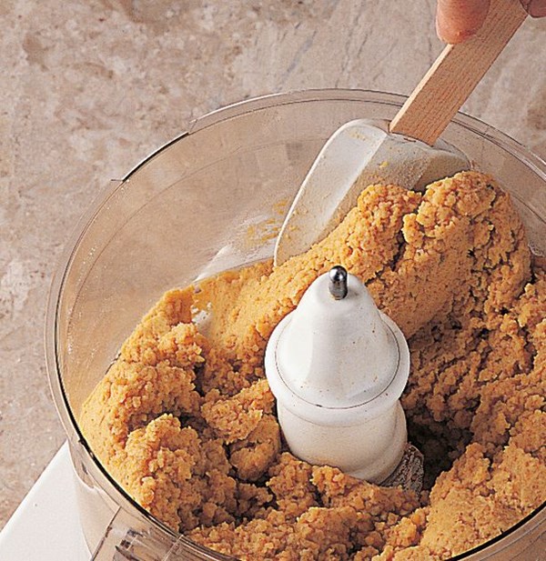 Making pulse purées (Hummus)