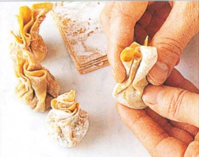 Making purses (Dim sum)