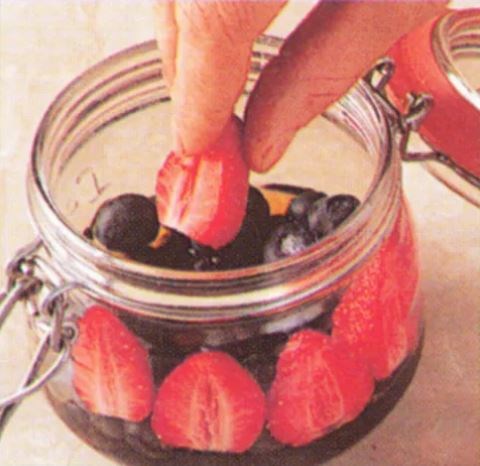 Making rumtopf