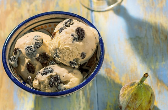 Malaga raisin ice cream