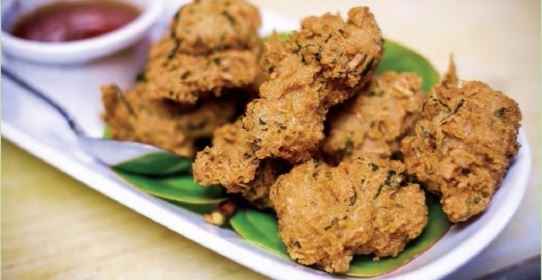 Malanga fritters with tamarind ketchup (Frituras de malanga con ketchup de tamarindo)