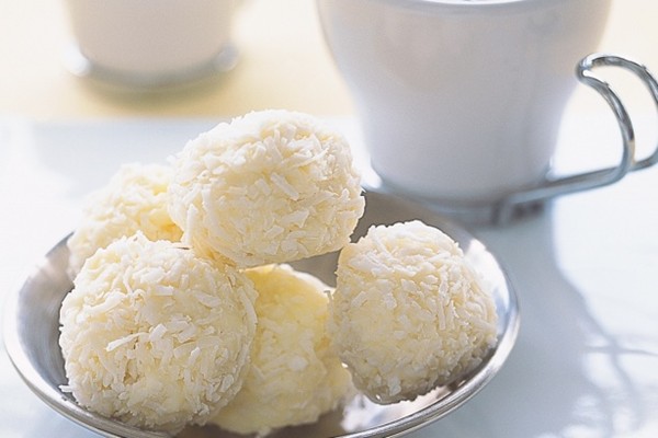 Malibu & coconut truffles