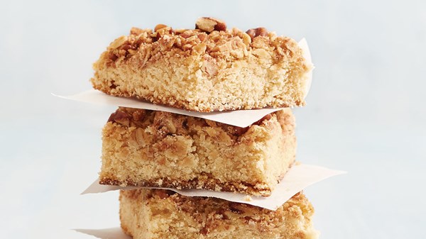 Malted white chocolate streusel bars