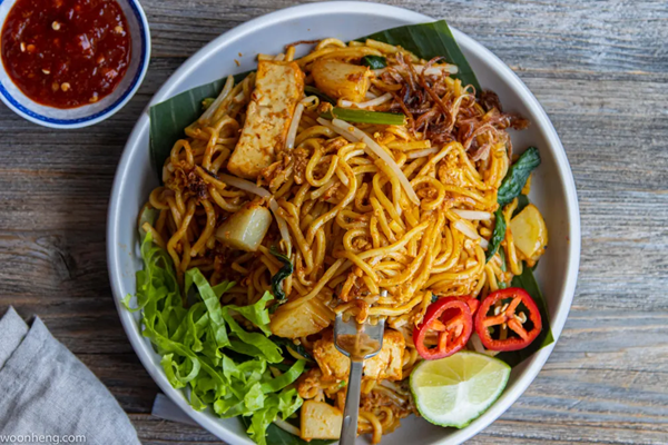 Mamak-style stir-fried noodles (Mee goreng mamak)