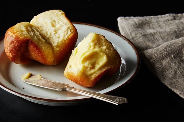 Mama's potato clover rolls