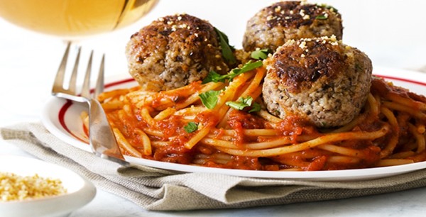 Mama's spaghetti and meatballs (Spaghetti con le polpettine)