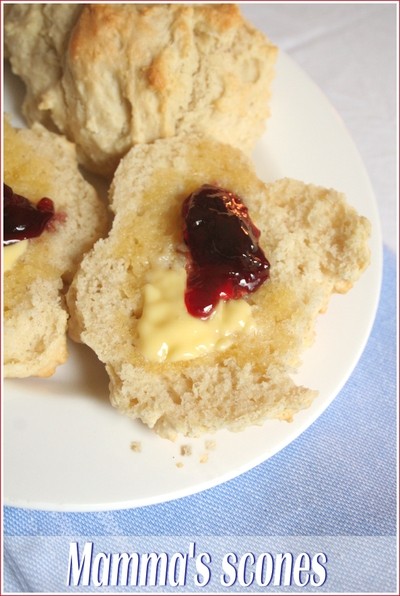 Mamma's no-recipe scones