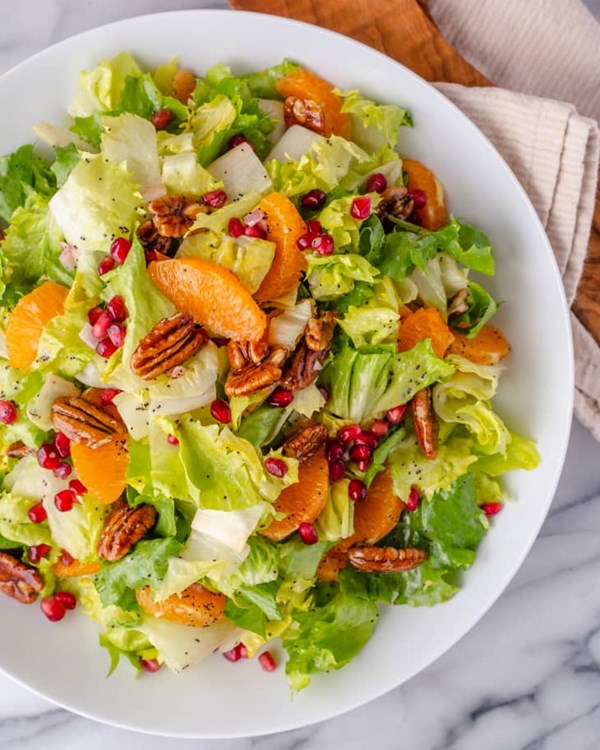 Mandarin orange salad with pomegranates and candied pecans