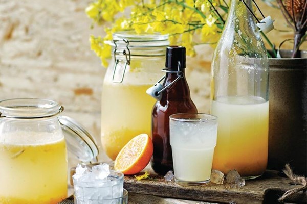 Mandarin pulp and ginger soda