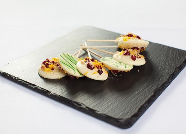Mandarin scented white chocolate and cranberry lollipops