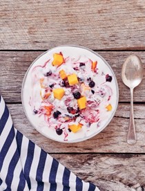 Mango & berry chia pudding