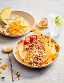 Mango & coconut smoothie bowl