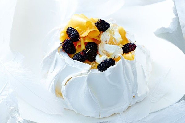 Mango & lemon curd Pavlova