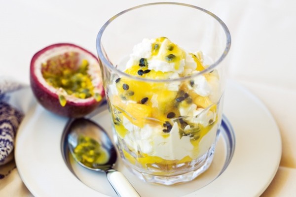 Mango & passionfruit Australian mess