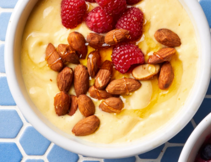 Mango almond smoothie bowl