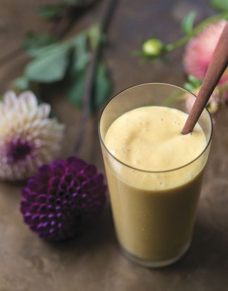 Mango and coconut milkshake (Mavin hannina seekarne)