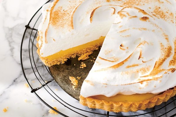 Mango and lime meringue pie