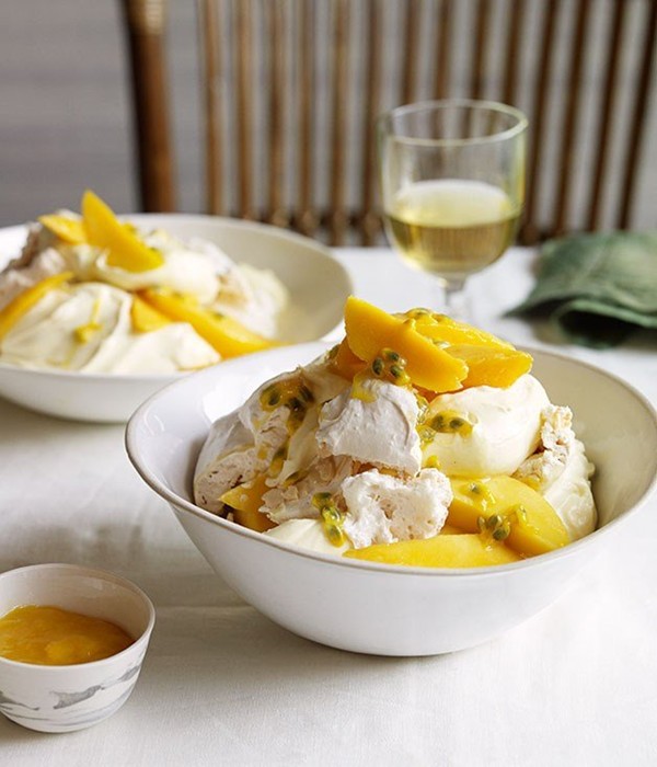 Mango and passionfruit mess