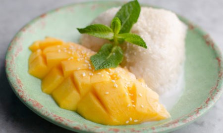 Mango and sticky rice (Khow neaw ma meung)