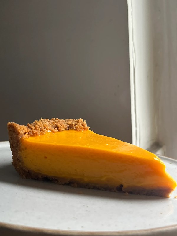 Mango custard tart