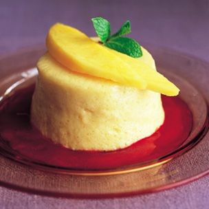 Mango mousse with raspberry coulis