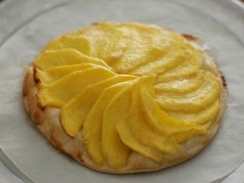 Mango tart with quick puff pastry